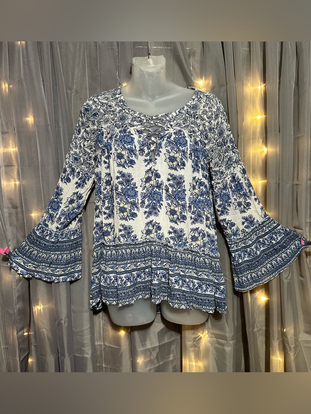 American Eagle Outfitters White and Blue Floral Lace-Up Peasant Blouse Sz S